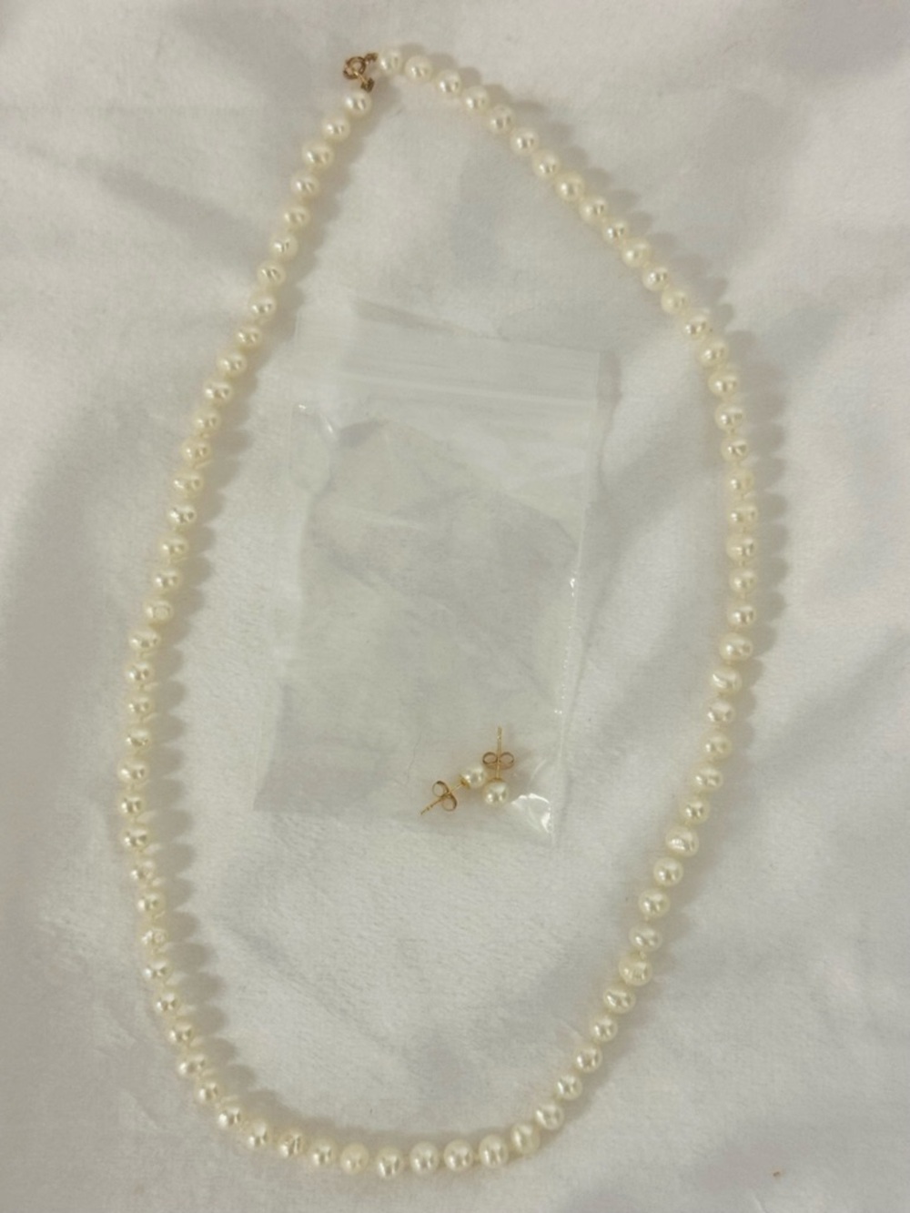 Classic Ivory Pearl Necklace with Matching Studs